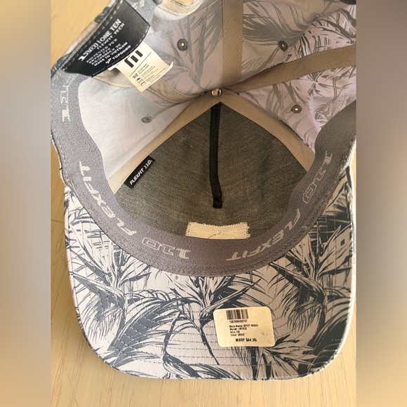TravisMathew Spicy Marg Adjustable Hat 110 FlexFit Gray/Blue Size:One Size (R96) - Picture 6 of 10